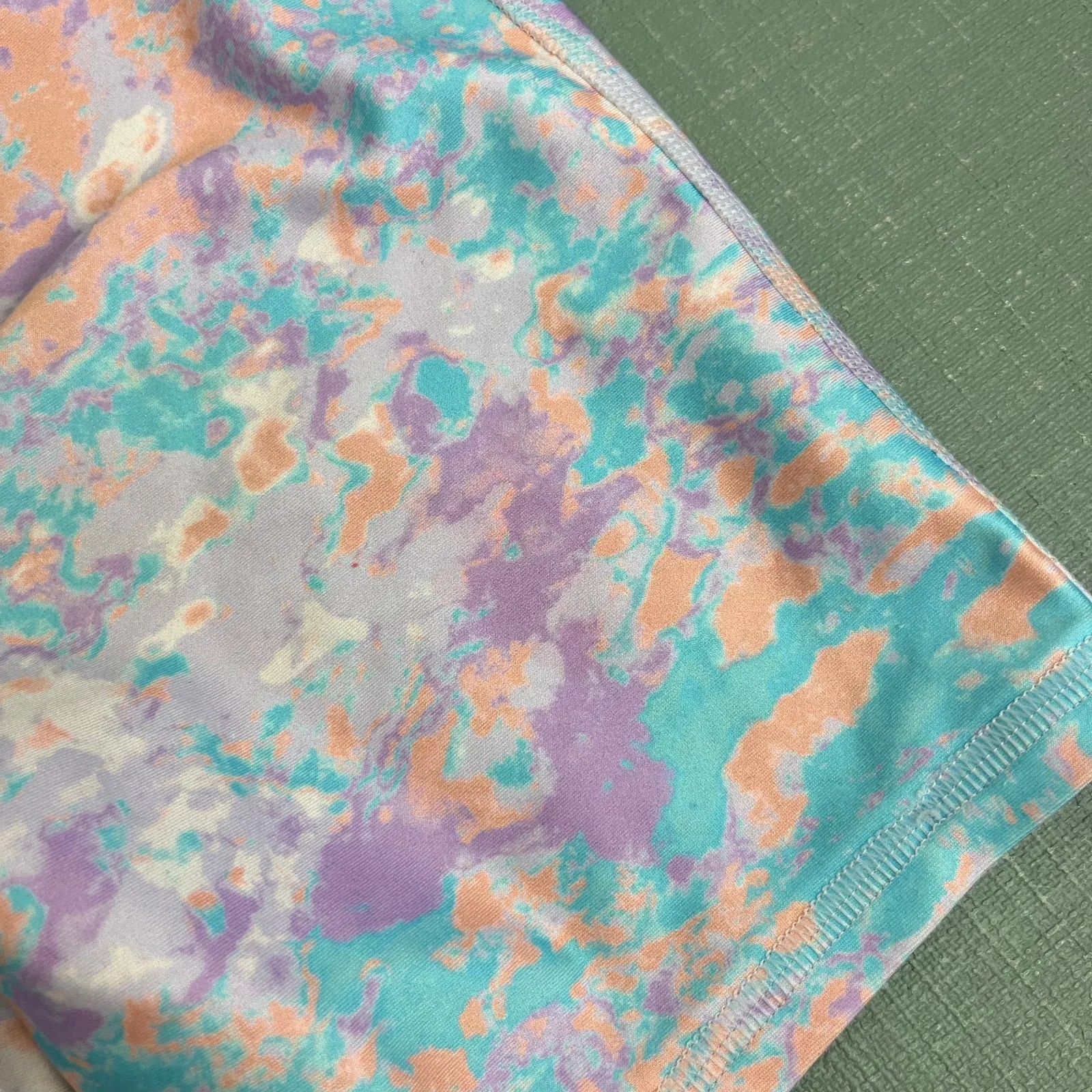 Doorbuster Under Armour Girls Heat Gear Printed Bike Shorts  Almost Sold Out!