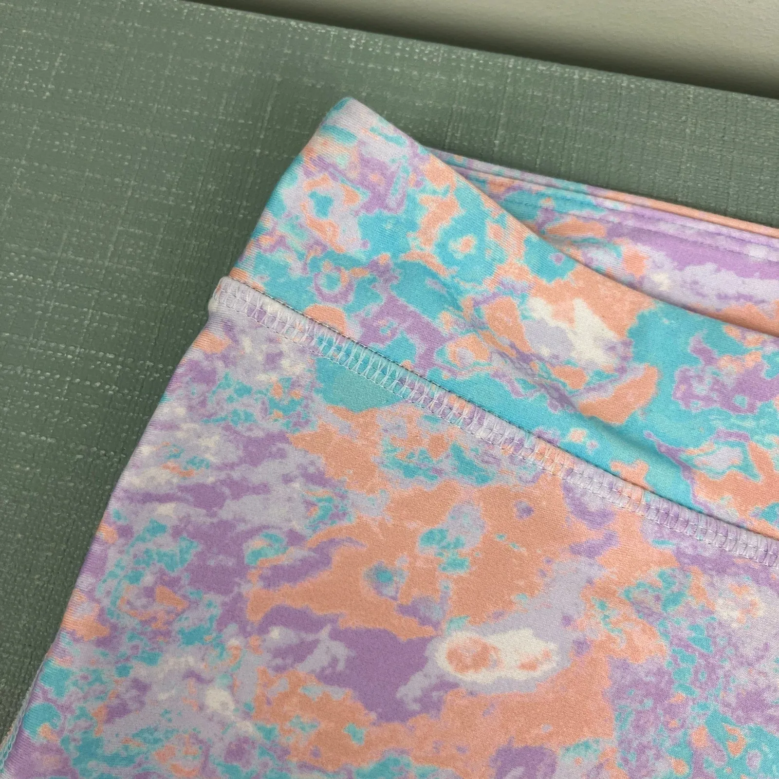 Doorbuster Under Armour Girls Heat Gear Printed Bike Shorts  Almost Sold Out!