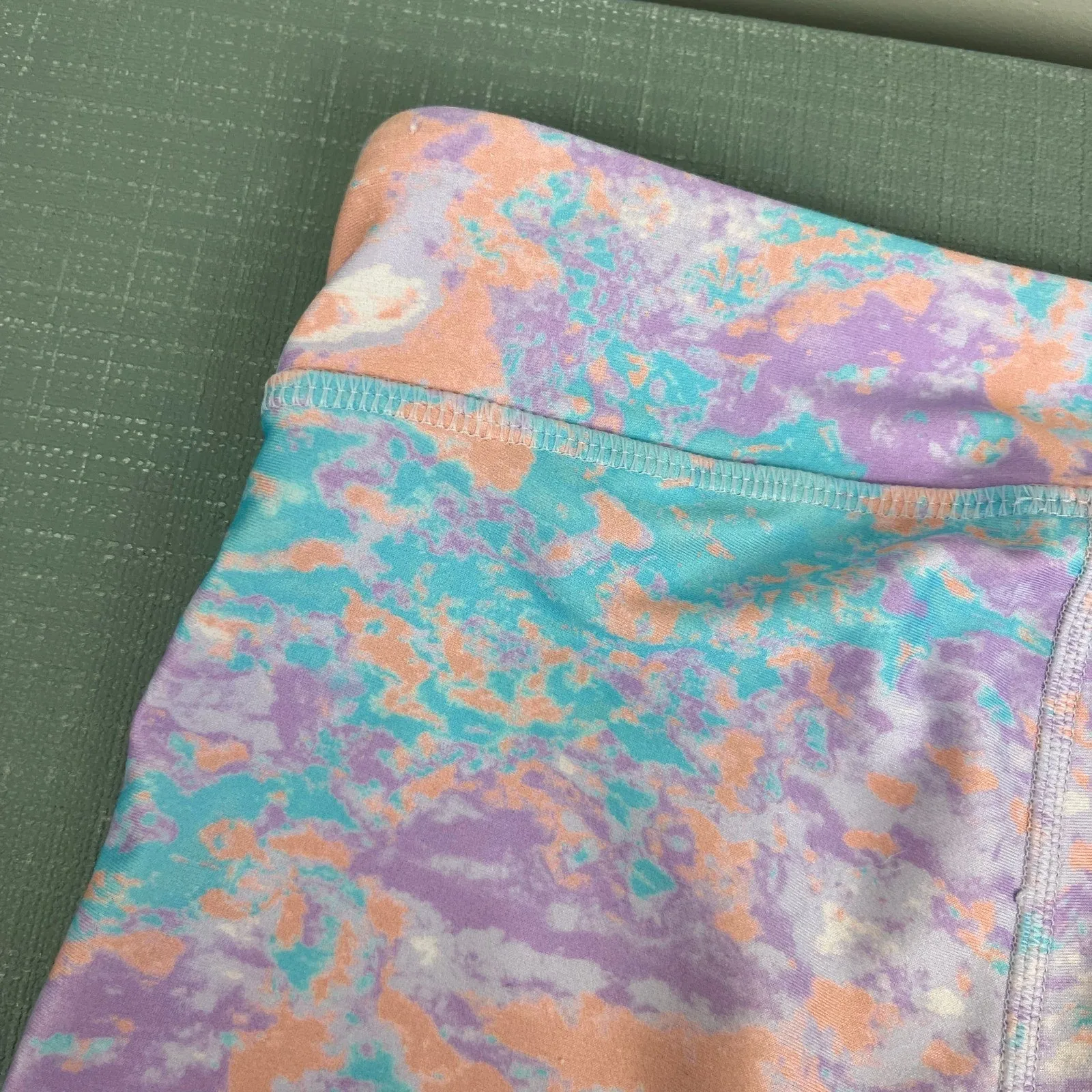 Doorbuster Under Armour Girls Heat Gear Printed Bike Shorts  Almost Sold Out!