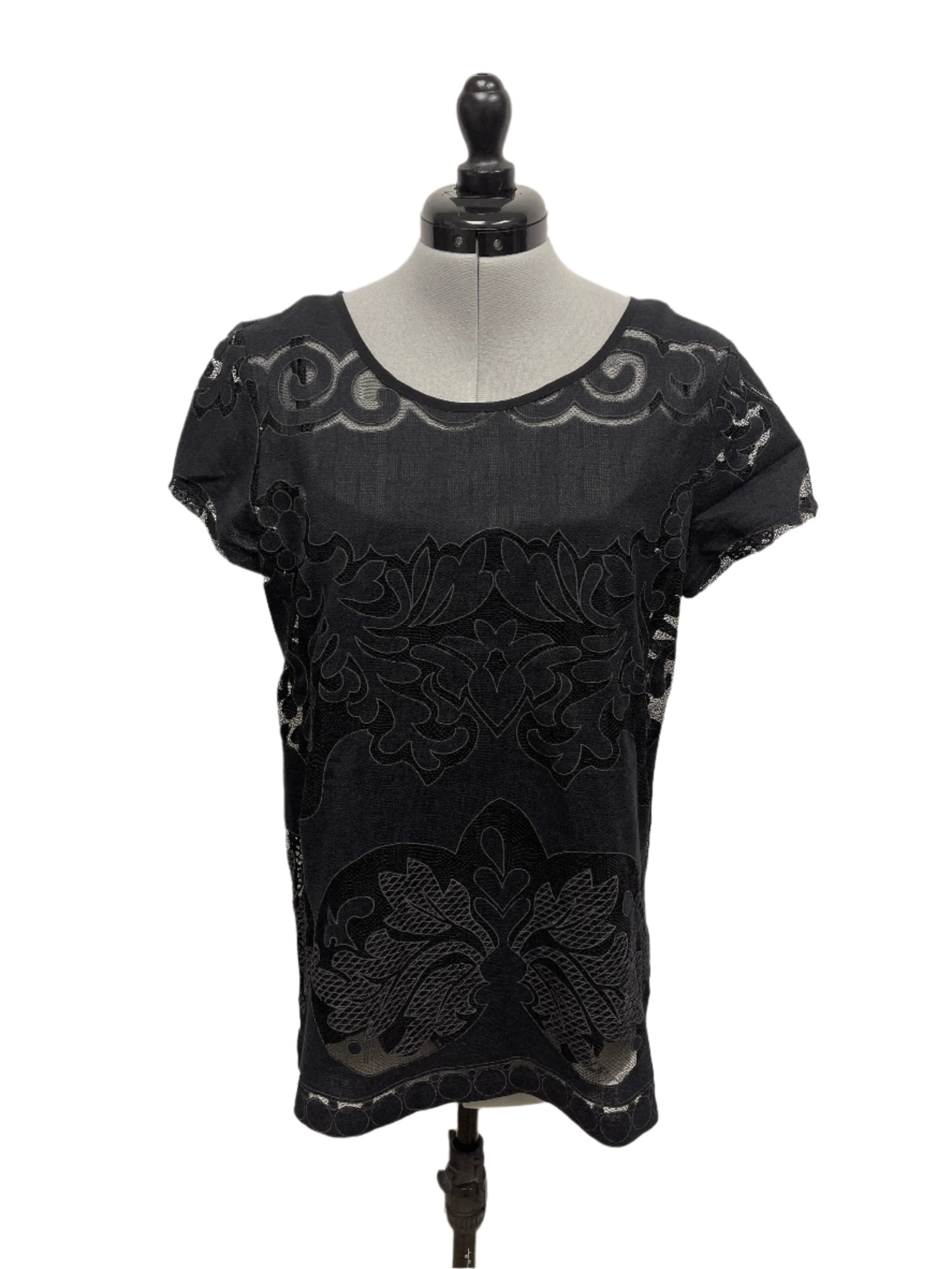 Selling Fast Womens Banana Republic Short Sleeve Blouse, Size 8  Going Fast!