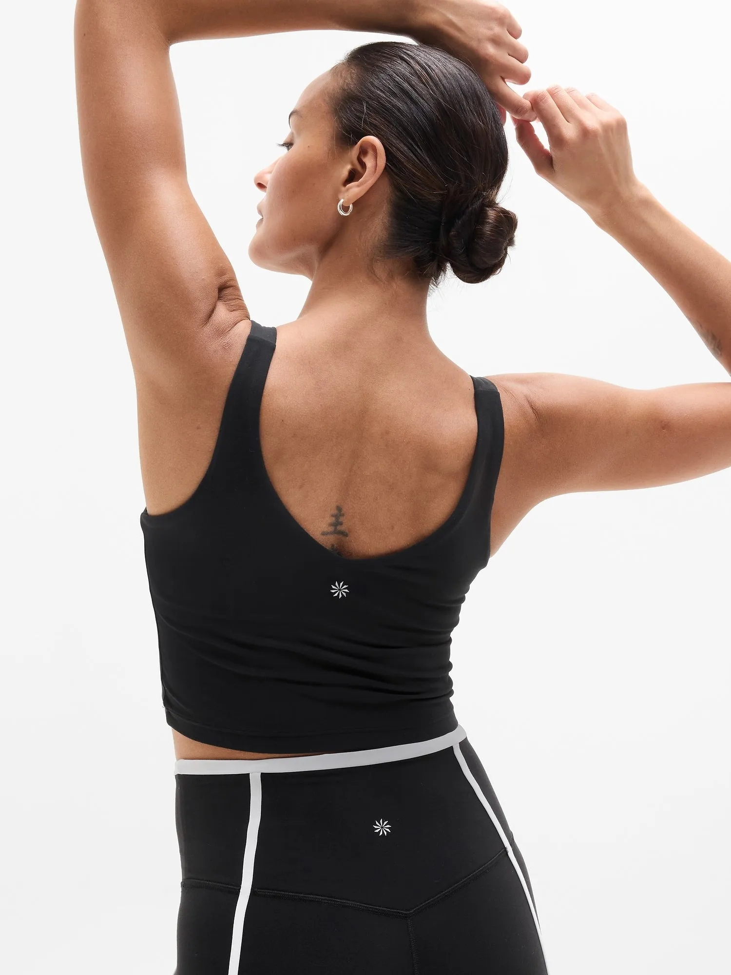 Transcend V-Neck Crop Sports Bra A-C Ayhleta