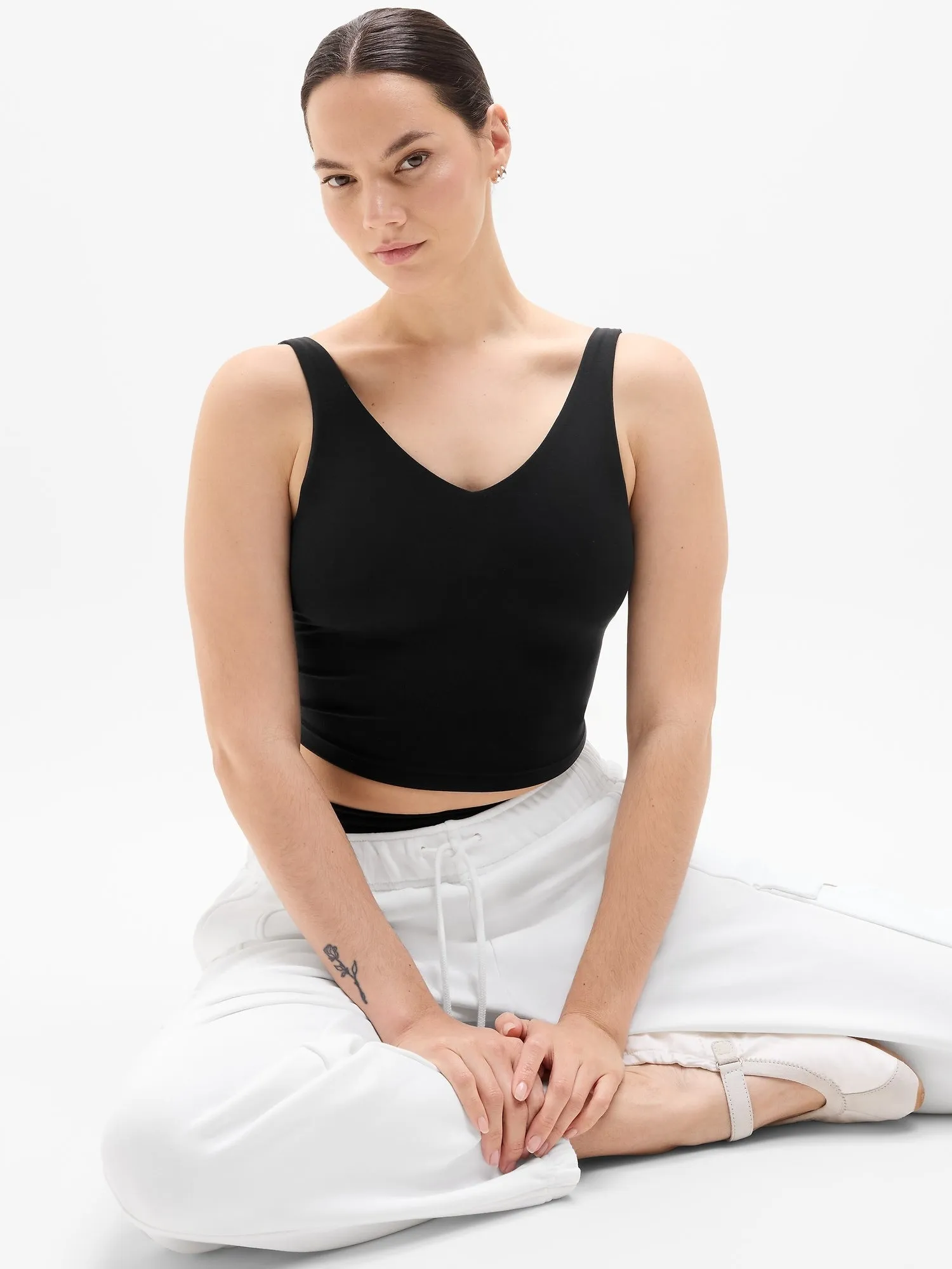 Transcend V-Neck Crop Sports Bra A-C Ayhleta