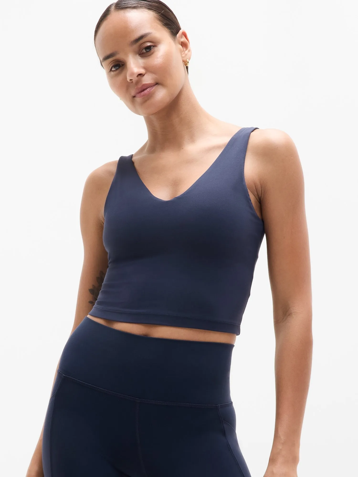 Transcend V-Neck Crop Sports Bra A-C Ayhleta