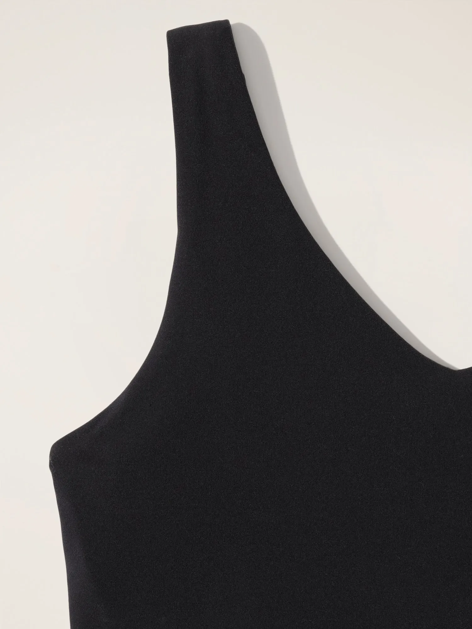Transcend V-Neck Crop Sports Bra D-DD Ayhleta