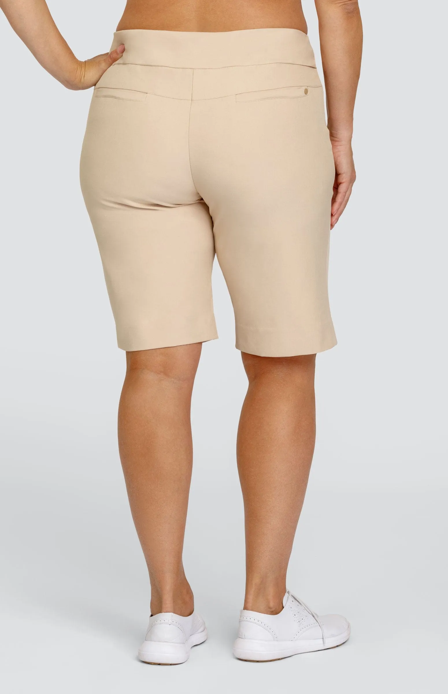 Women Tail Activewear Mulligan 21" Short - Sand