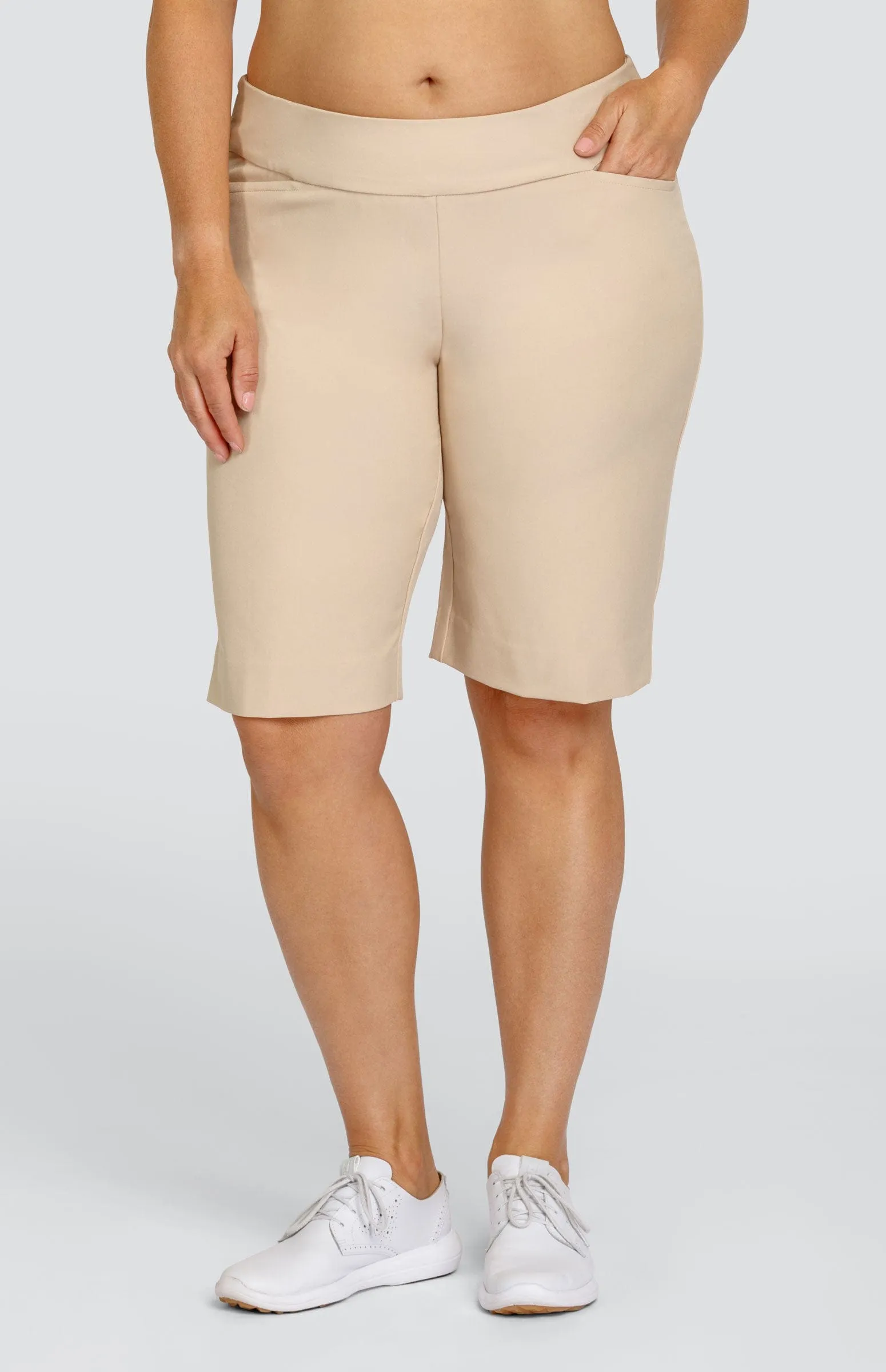 Women Tail Activewear Mulligan 21" Short - Sand