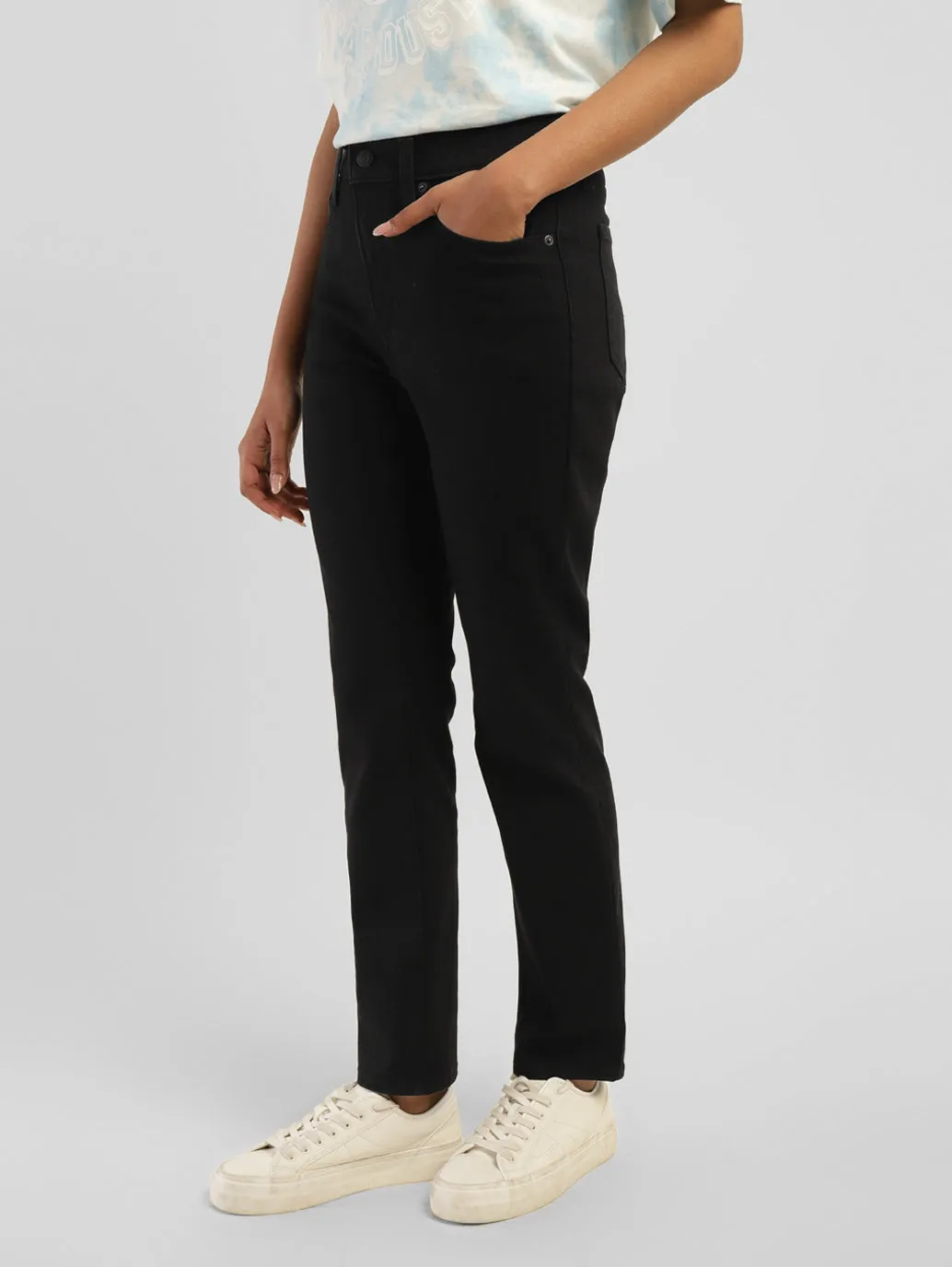 Women's 724 Black Straight Fit High Rise Jeans LEVI'S